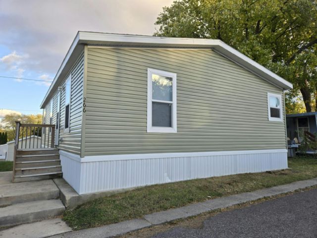 Primary Photo - 266 Mallard Ln