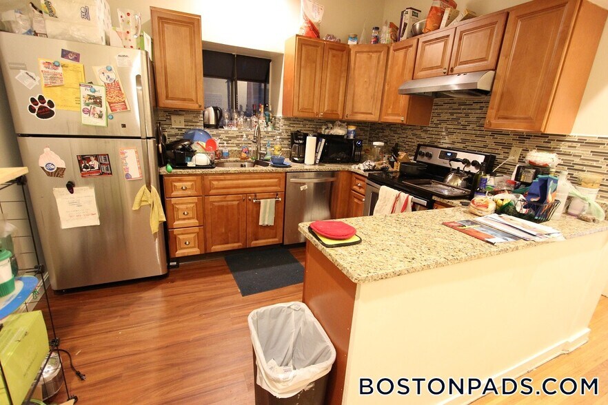 Building Photo - 616 Columbus Ave