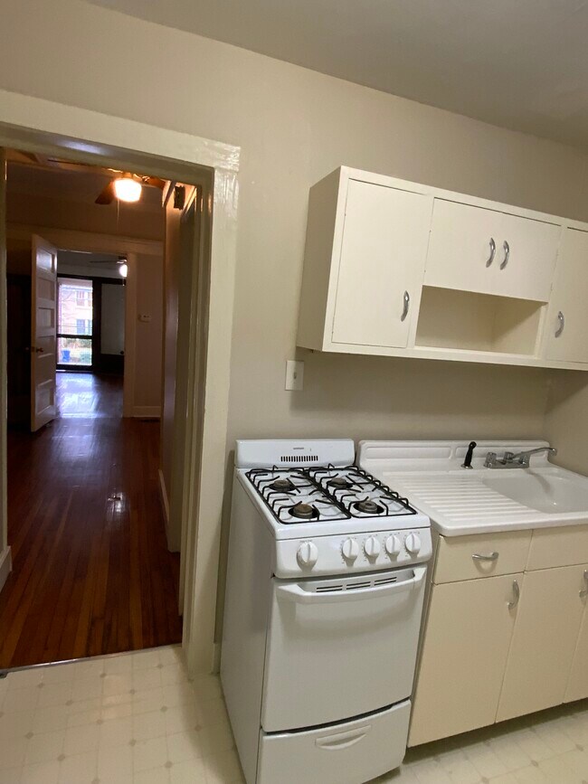 Building Photo - 663 Linwood Ave NE