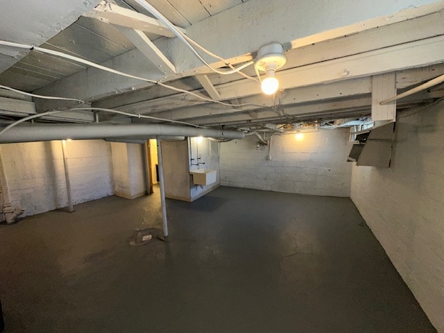 Building Photo - 2454 Azelda St