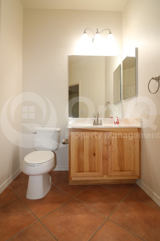 Building Photo - 779 W Calle La Bolita