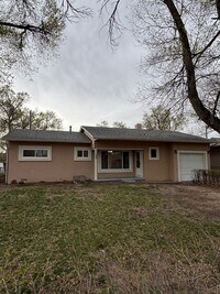 Building Photo - Ranch Style Home - 3 Bed 1 Bath  - MileStone Real Estate Services