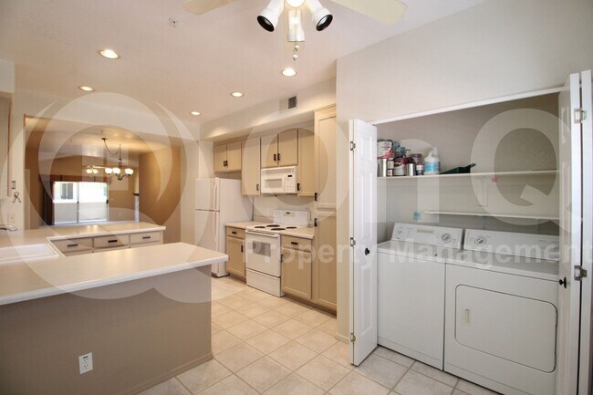 Building Photo - 8653 E Royal Palm Rd
