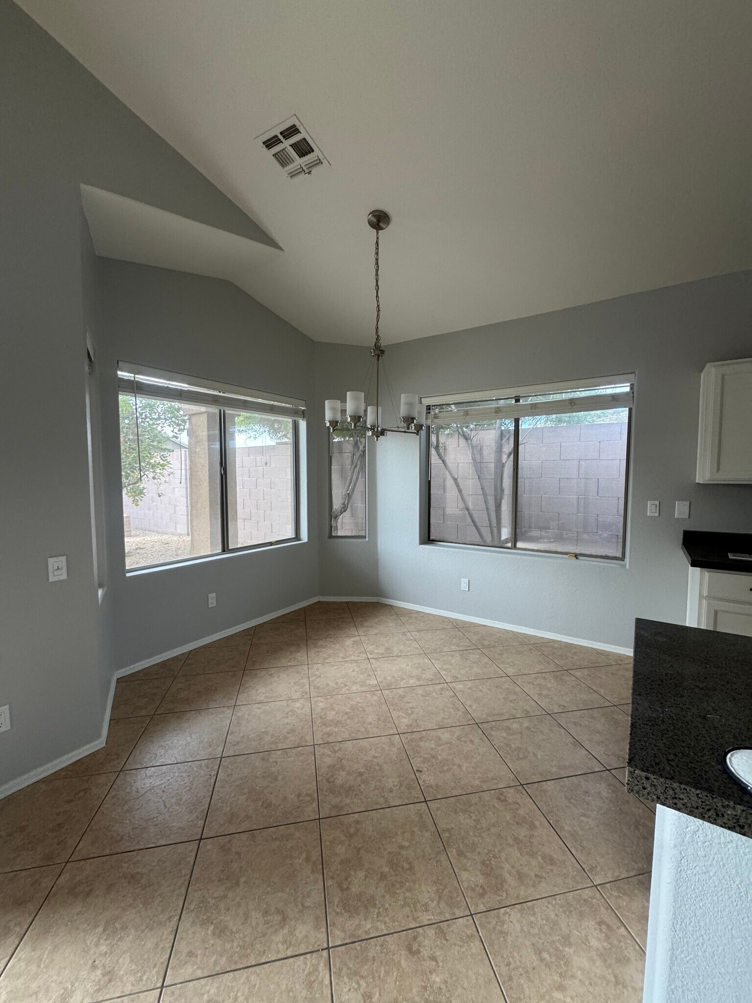 Building Photo - 2523 E Parkside LN