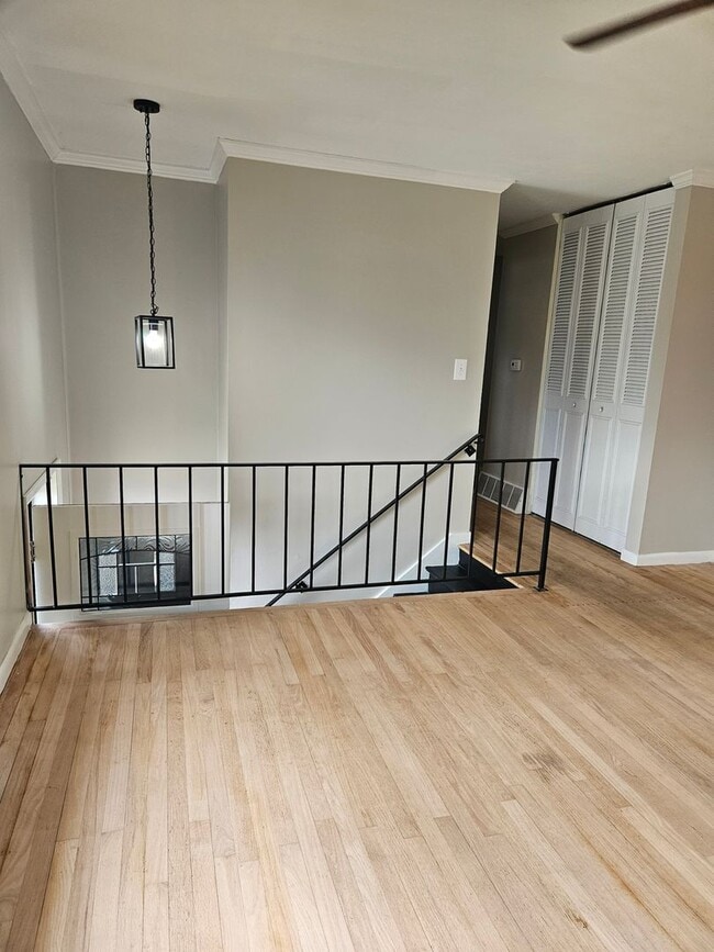 Building Photo - Spacious Bi-level home in New Albany