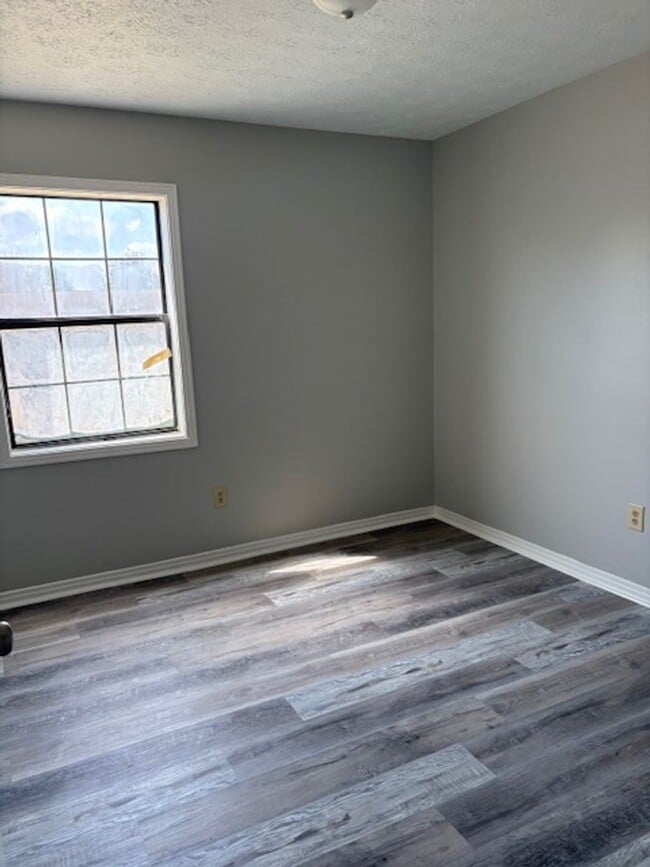 Building Photo - Renovated 3 Bedroom 1.5 Bath Home for Rent!