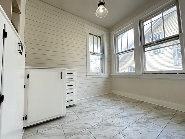 Building Photo - 463 Linden Ave