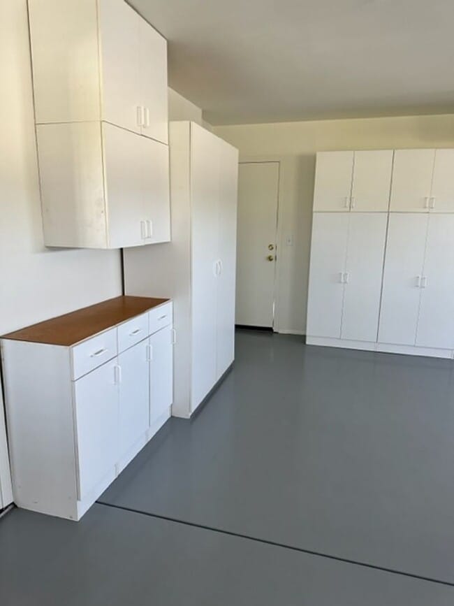 Building Photo - 5680 Reindeer Pl