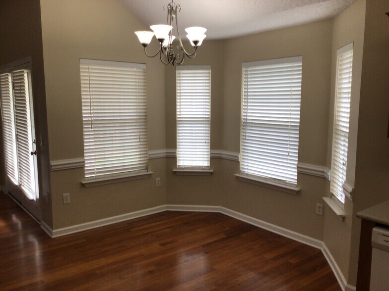 Building Photo - 64 Lancaster Way