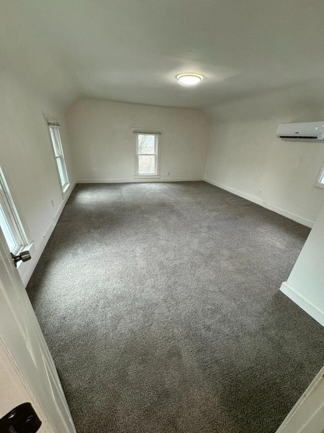 Building Photo - 618 Center St