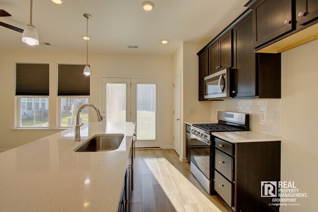Building Photo - 432 Trotters Ln