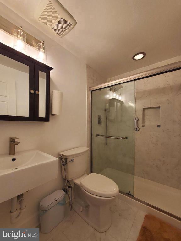 Building Photo - 15840 Buena Vista Dr