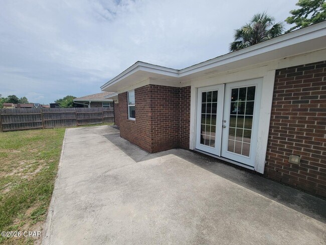 Building Photo - 836 Miles Dr