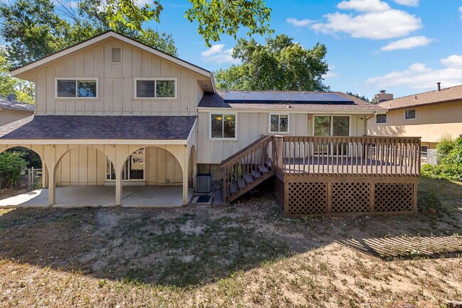 Building Photo - 3-Bedroom with A Flex Room Multi-Level Home with Fresh Paint, Refreshed Deck, and Multiple Living...