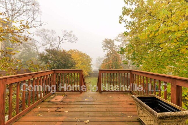 Building Photo - 605 S 11th St