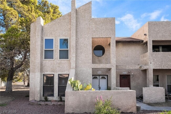 Building Photo - 3929 S Torrey Pines Dr