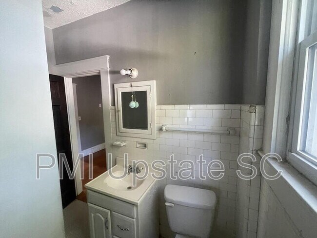 Building Photo - 181 N Fairview Ave