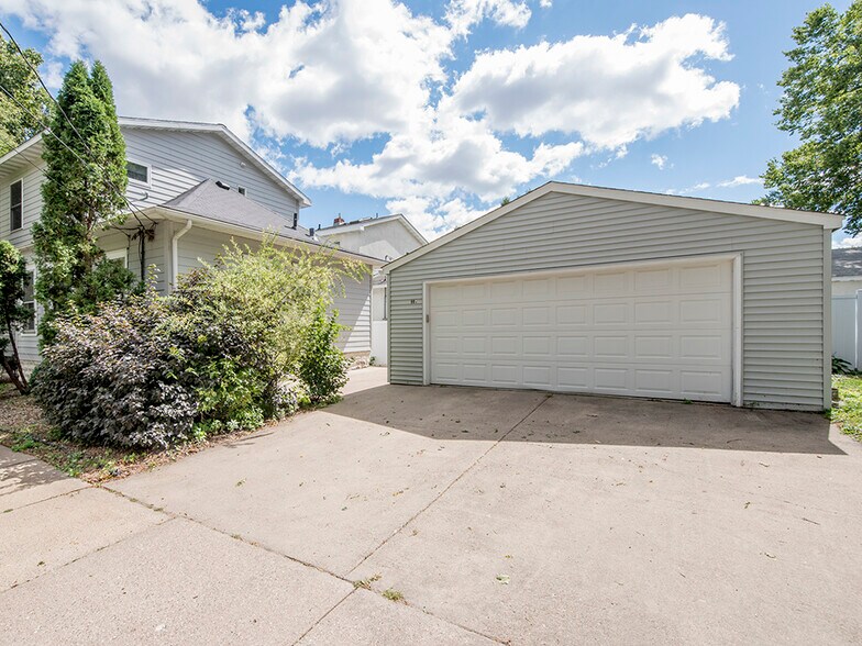 Building Photo - 961 18th Ave SE