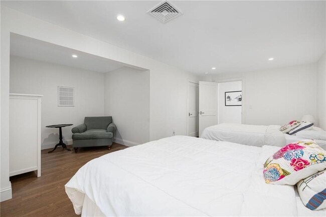 Building Photo - 21 Ocean Heights Rd
