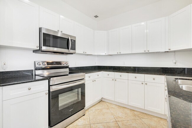 Building Photo - 3960 N Flagler Dr