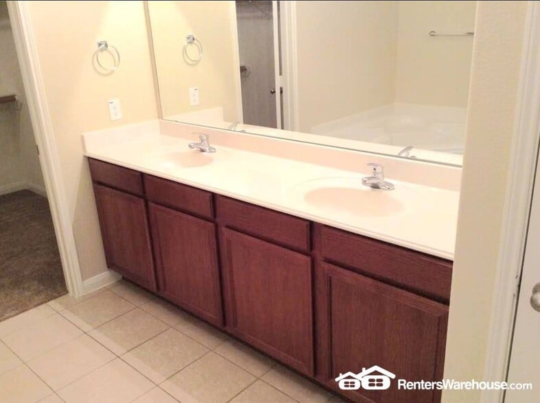 Building Photo - 1806 Sable Wood Dr