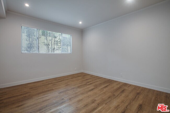 Building Photo - 12320 Montana Ave