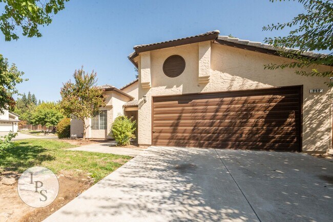 Building Photo - North Fresno Home in CUSD, 3BR/2BA, Beautiful Updates - Lots of Amenities!