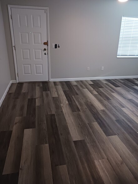 Building Photo - 4932 W Gandy Blvd