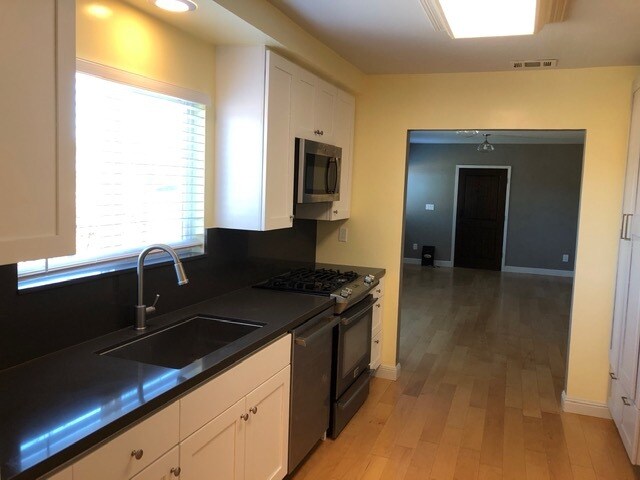 Building Photo - 504 Roosevelt Ave