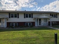 Building Photo - 1 Bedroom, 1 Bath Townhouse in LeClaire, IA