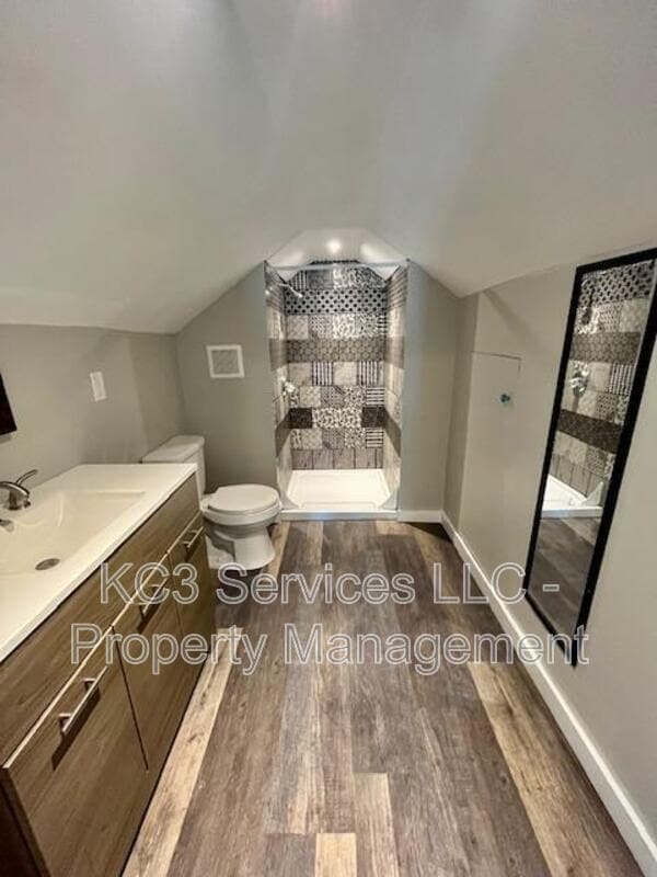 Building Photo - 5842 Euclid Ave E