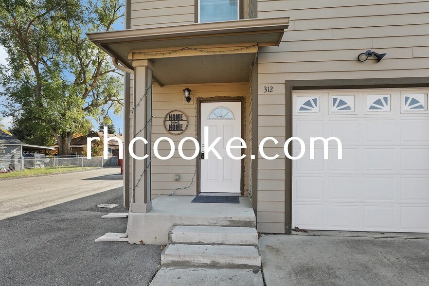 Building Photo - 312 S Blake Rd
