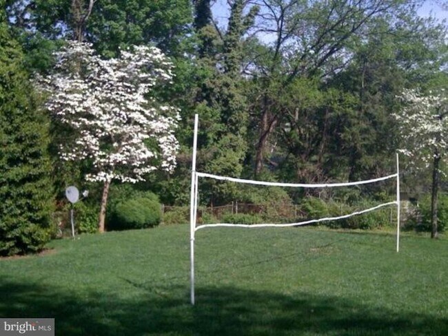 Building Photo - 9405 Locust Hill Rd