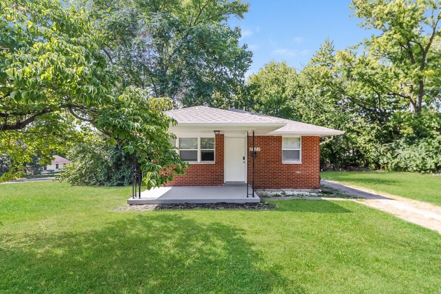 Building Photo - 2403 Falmouth Ave