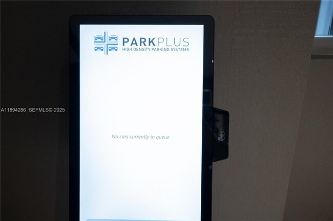 Building Photo - 1300 Brickell Bay Dr