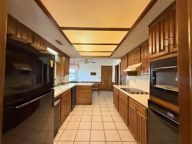 Building Photo - 8260 S 73rd E Ave
