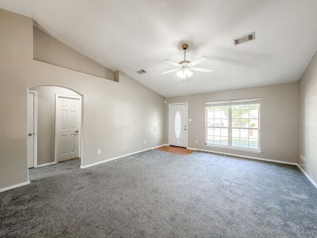 Building Photo - 604 Chateau Dr