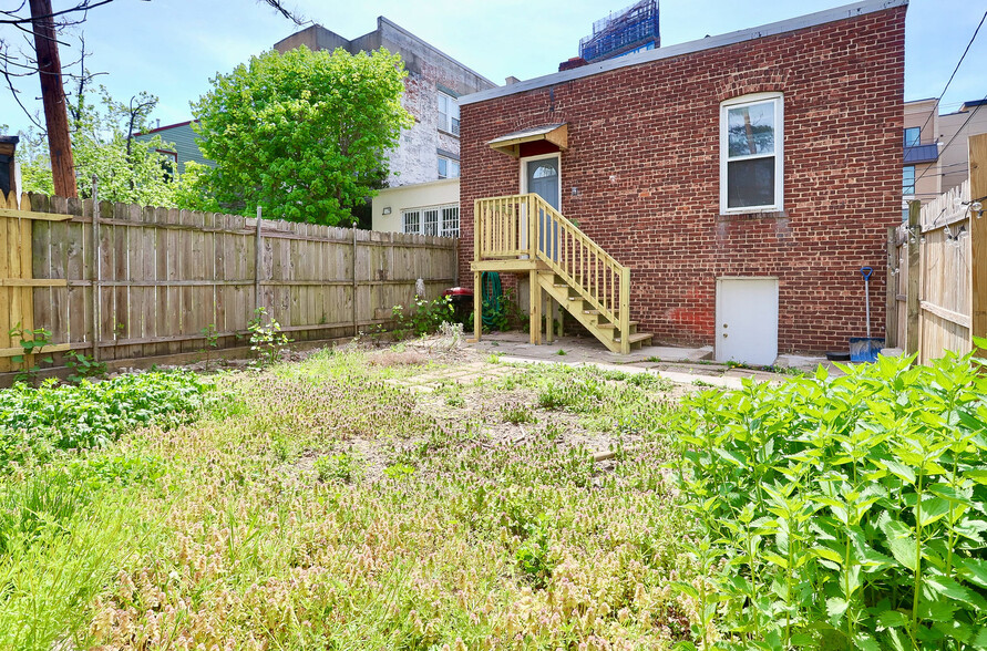 Building Photo - 166 Saint Pauls Ave