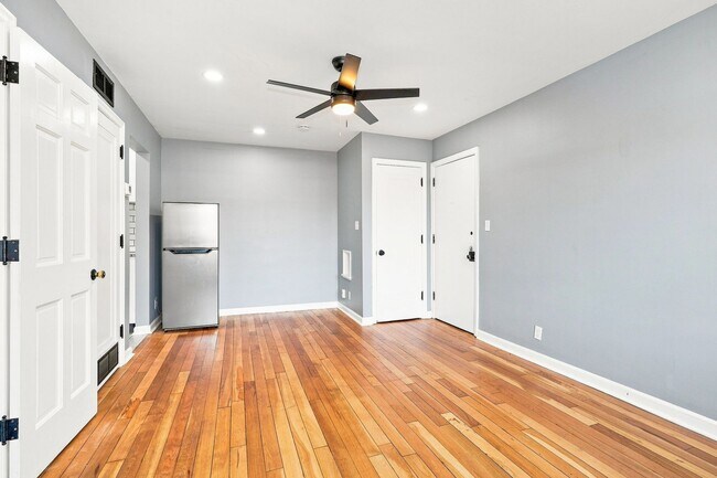 Building Photo - 10-20 E. Deshler Ave