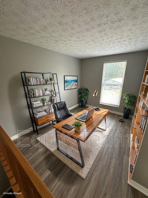 Building Photo - 753 Woodlyn Dr S