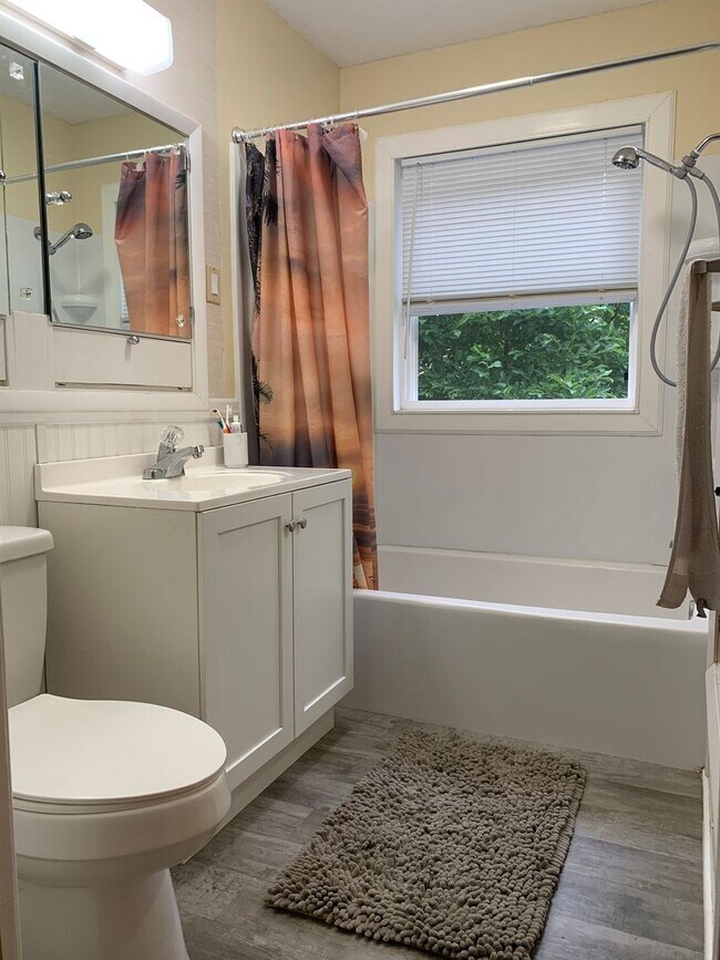 Building Photo - Available August 10th!