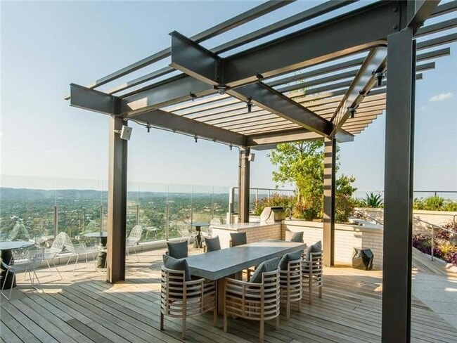 Building Photo - 312 Bowie St