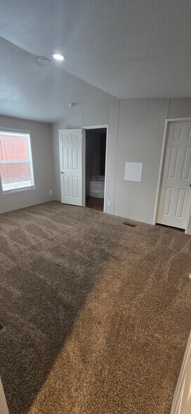 Building Photo - 1120 N Vista Dr