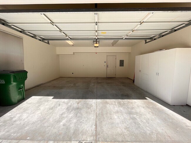 Building Photo - 507 Pine Ave