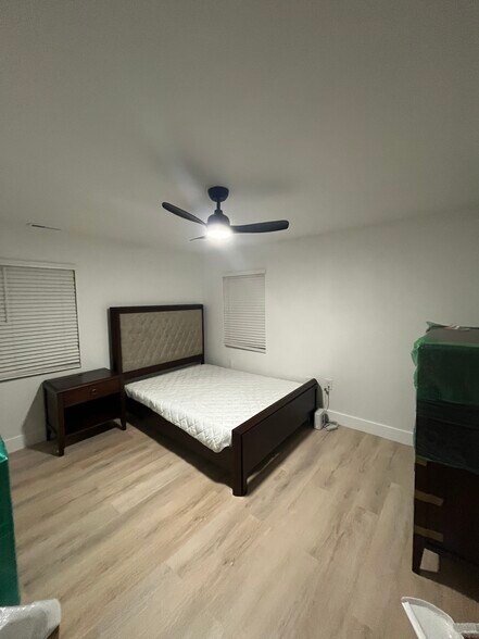 Building Photo - 3020 Bellaire Dr