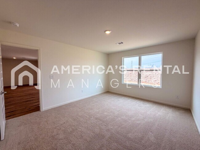 Building Photo - One-Month Free Move-in Special! New Construction Home for Rent in Tuscaloosa, AL! Sign a 13-month...