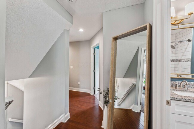 Building Photo - 693 Wilson Ave
