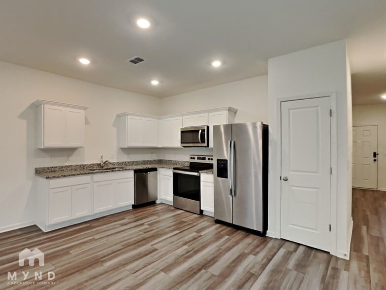 Building Photo - 2635 Coventry St SW