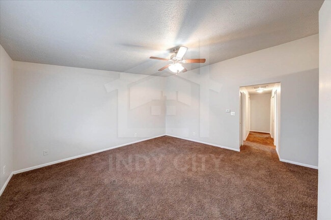 Building Photo - 542 Woods Crossing Dr