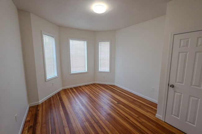 Building Photo - 127 Intervale St